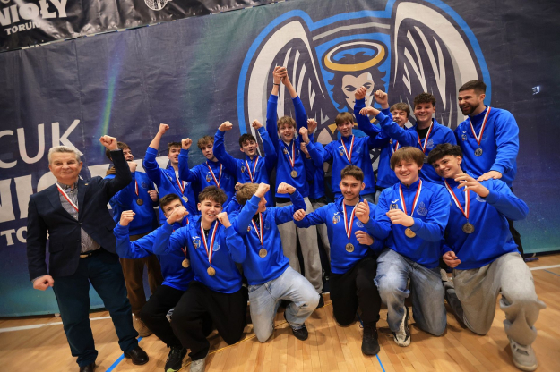 Juniorom młodszym ze srebrem jest do twarzy